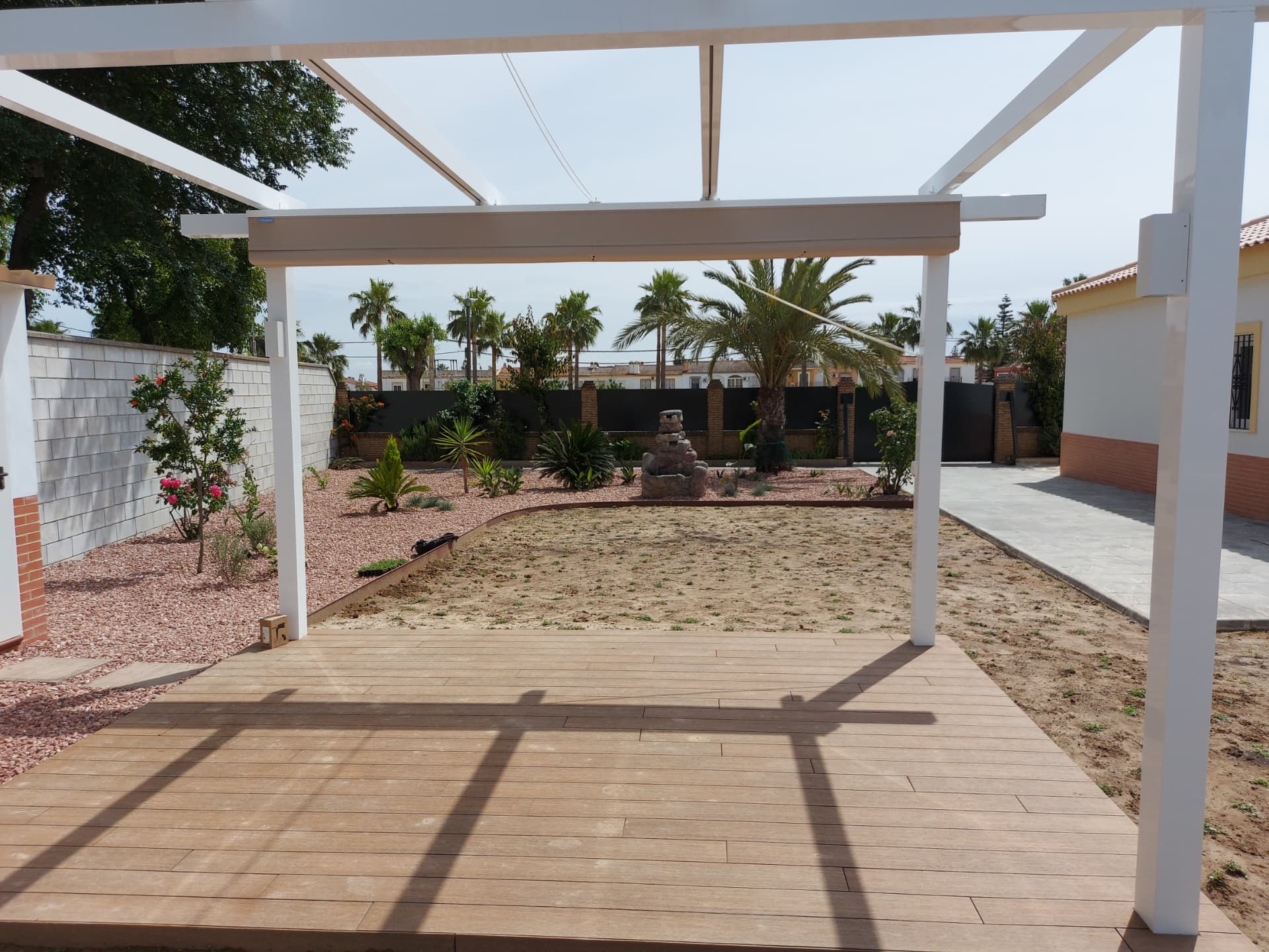 Pérgola y zona de estar